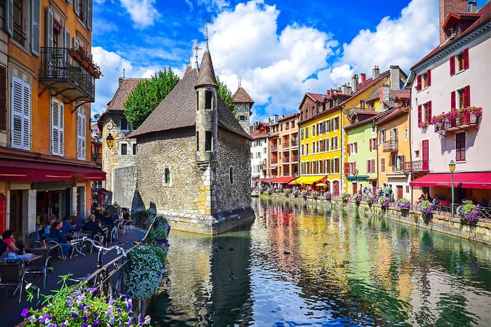Où vendre une collection de timbres à Chambéry, Annecy et en Savoie en 2026 ?