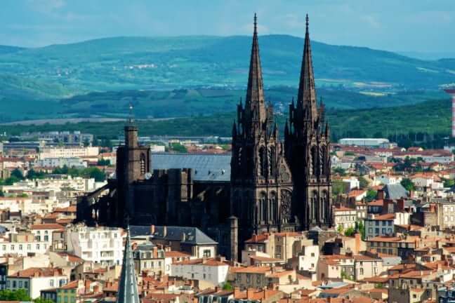 Où vendre une collection de timbres à Clermont-Ferrand et en Auvergne en 2026 ?