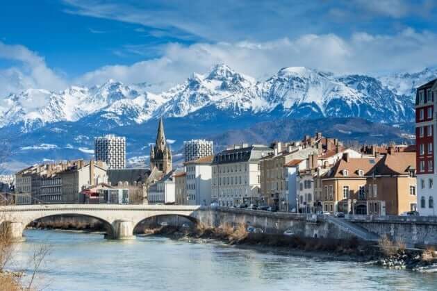 Où vendre une collection de timbres à Grenoble et en Dauphiné en 2026 ?