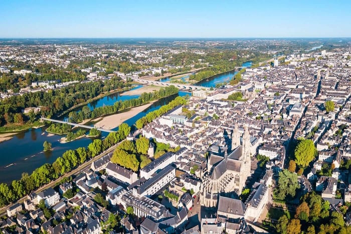 Où vendre une collection de timbres à Tours, Orléans et en Centre-Val de Loire en 2026 ?