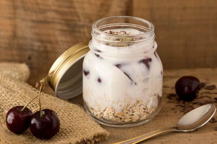 Gruau overnight cerises et chocolat noir