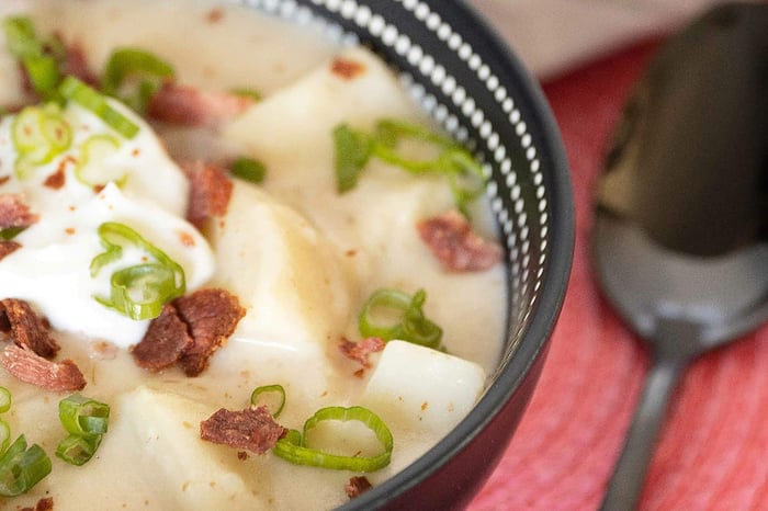 SOUPE CRÉMEUSE AUX POMMES DE TERRE