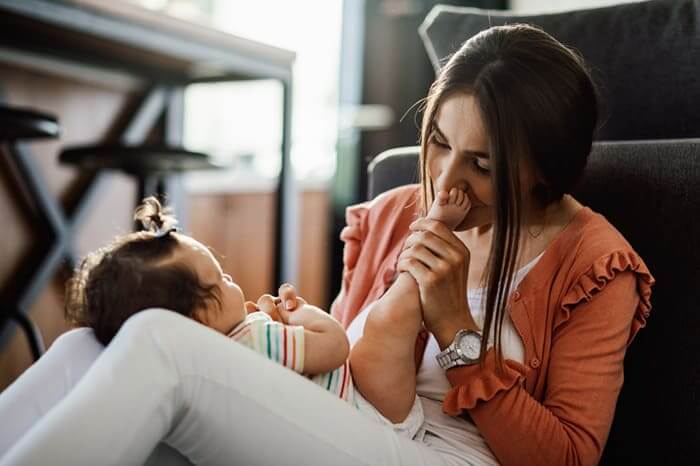 Therapist guiding a new mother through psychodynamic therapy and CBT techniques