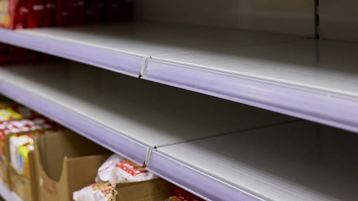 Packaging supply chain risk shown as a chain with the red packaging link broken