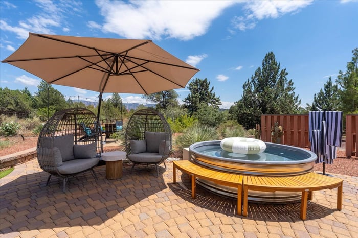 7 SMALL POOL IDEAS ON A BUDGET (BUDGET-FRIENDLY PLUNGE POOL IDEAS)