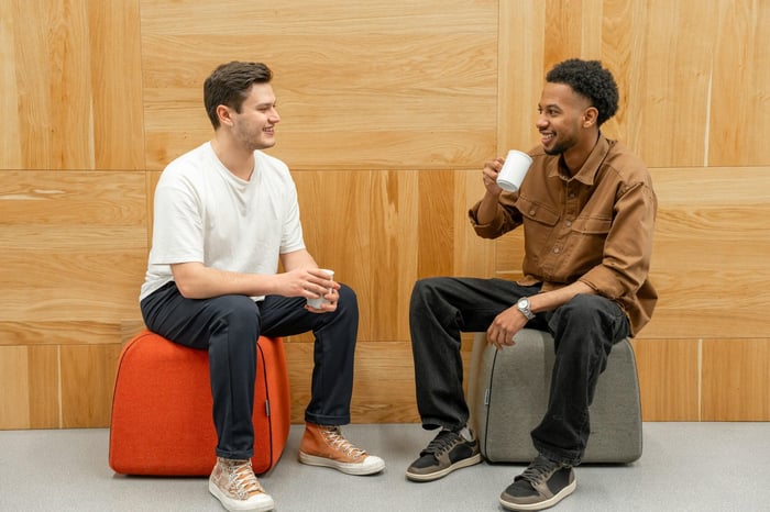 Small Talk English: How to Make Natural Conversations Easily