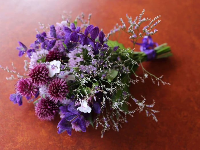How to Make a Hand-Tied Flower Arrangement in 5 Easy Steps