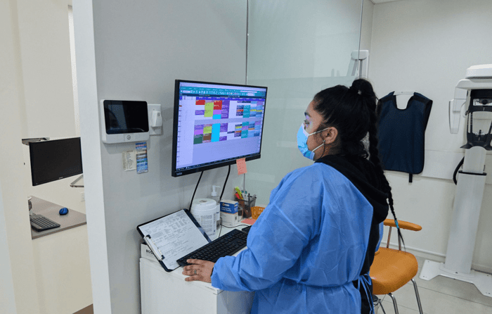 How to Keep Dental Implants Healthy With Simple Home Care