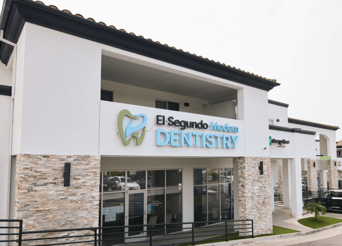 A front of a dental clinic