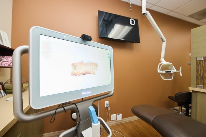 A dental computer monitor