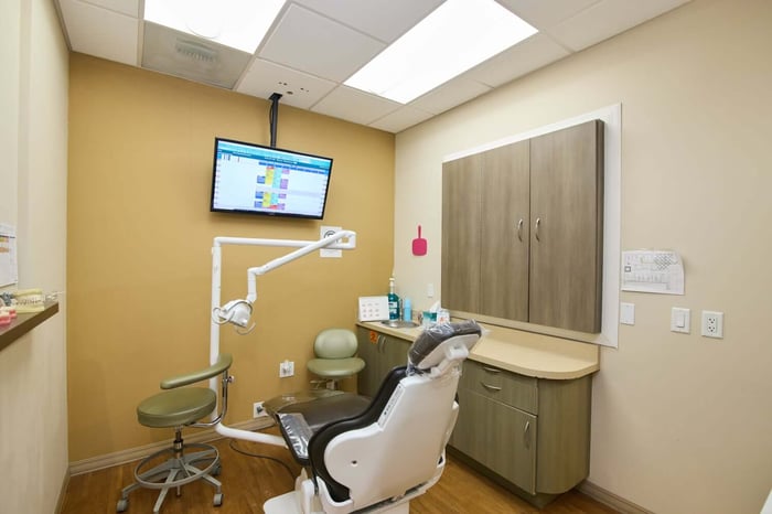 A photo of a dental room