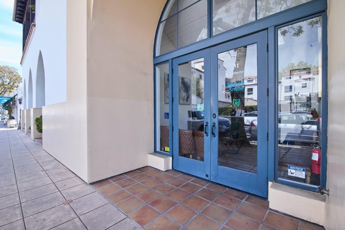 A front of a dental clinic