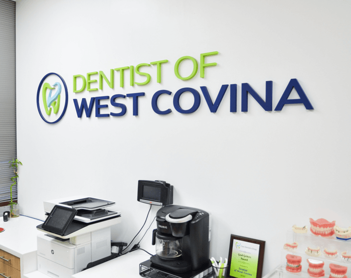 A wall of a name of the dental clinic