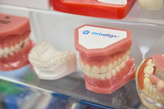 A shelf of teeth diplasy