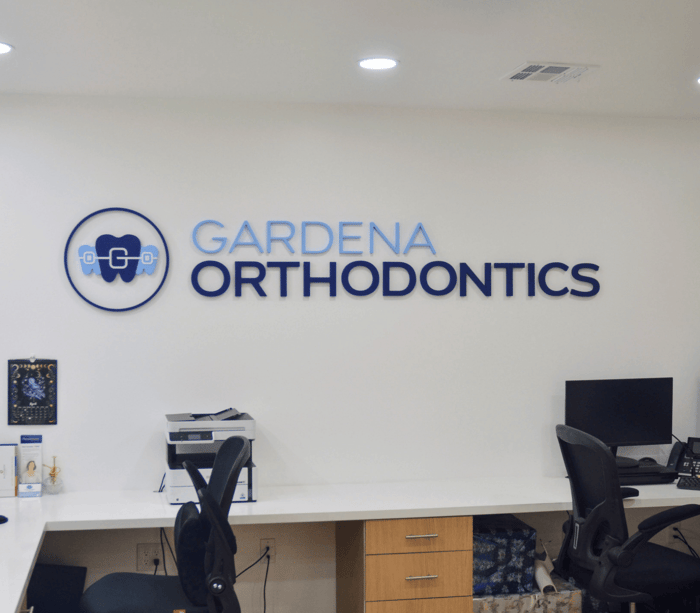 A front of a dental clinic