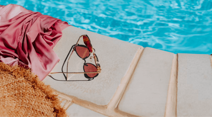 summer bloating causes heat histamine and travel