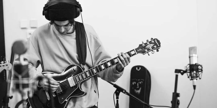 Home Recording Tips: When to Record Direct and When to Use a Microphone