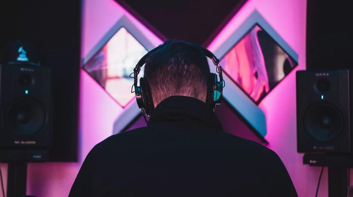 How to Program and Layer Electronic Basslines in Your DAW