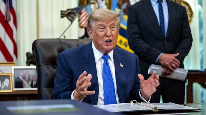 Trump Signs Memo to Rebuild U.S. Navy Shipyards and Capacity