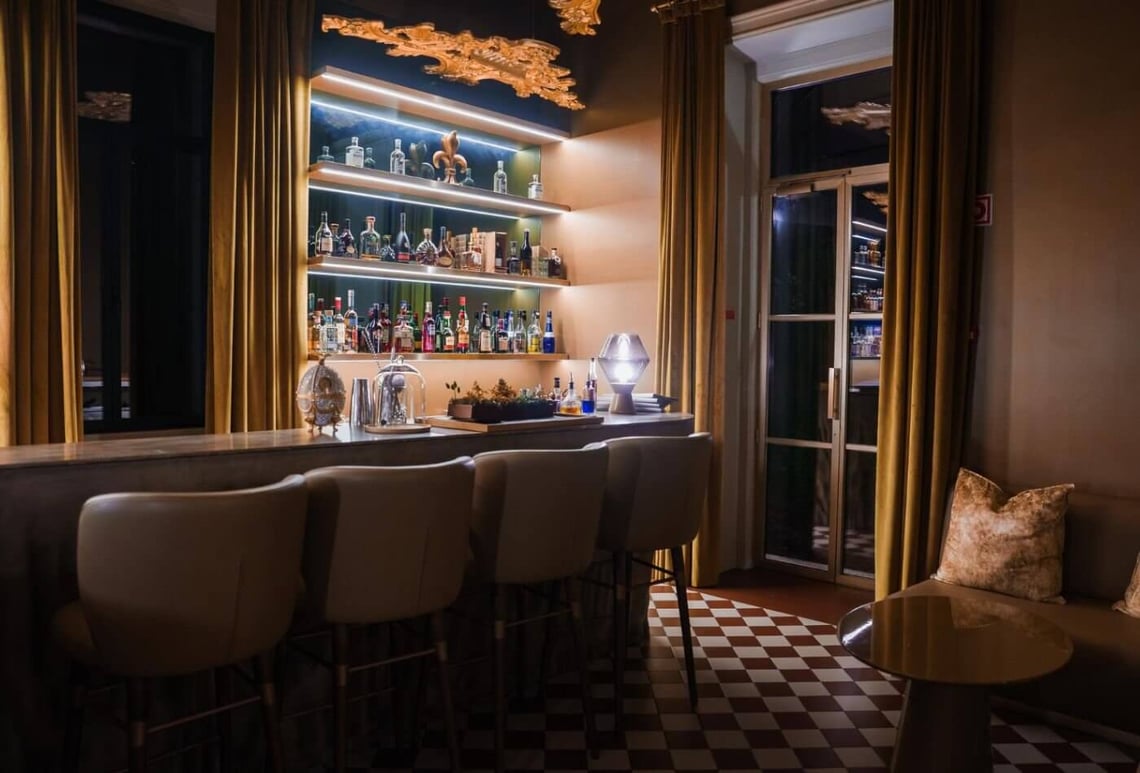 Choose Work-tops.com for Value Added Home Bar Installation in UK