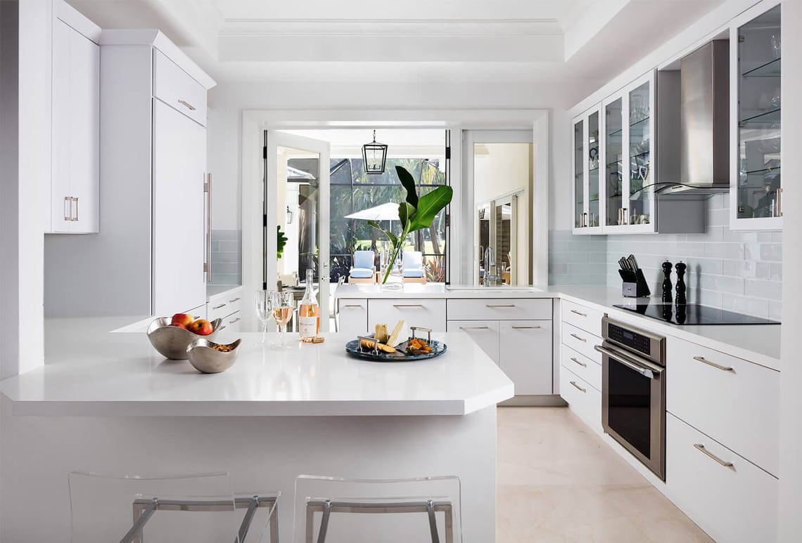 Kitchen Decor & Aesthetics Of A Peninsula Island