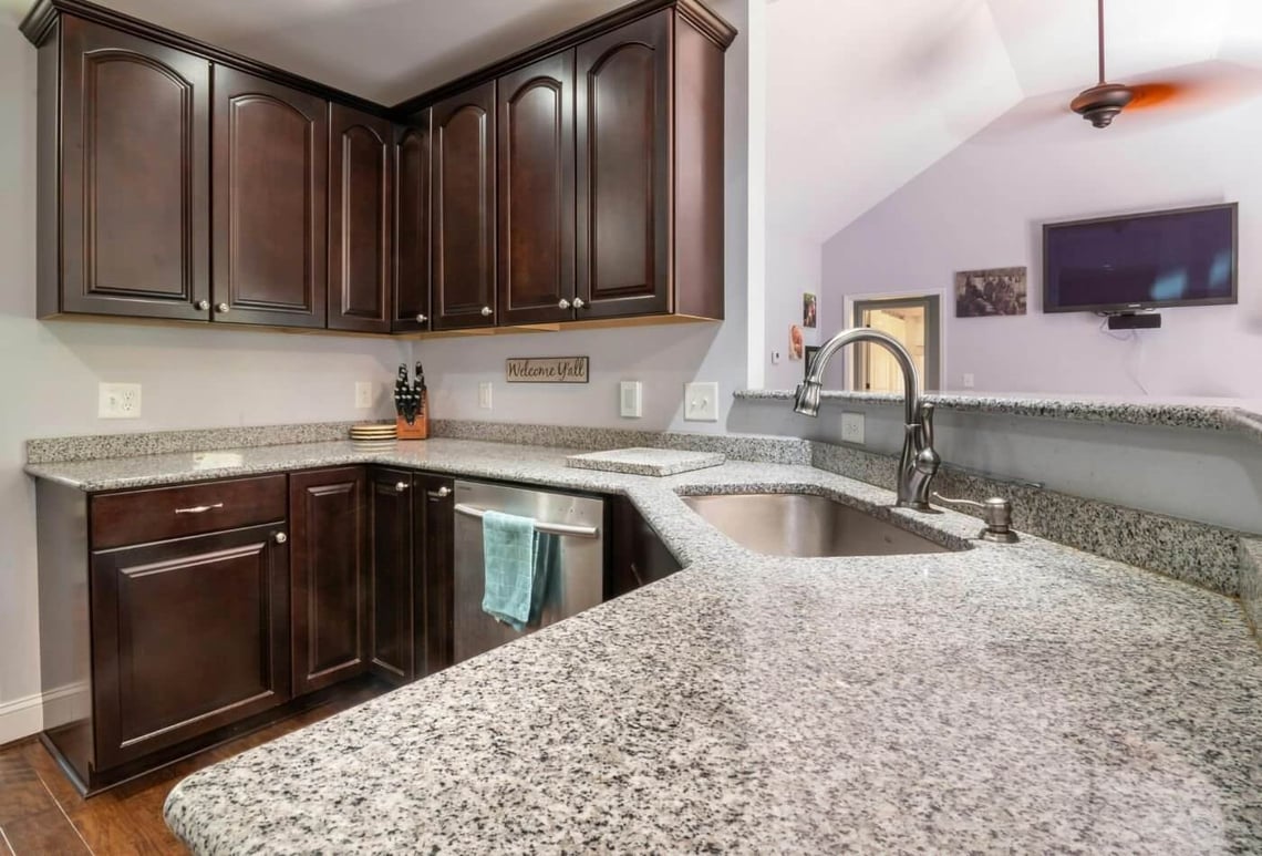 Leathered vs Polished Granite: What’s the Difference