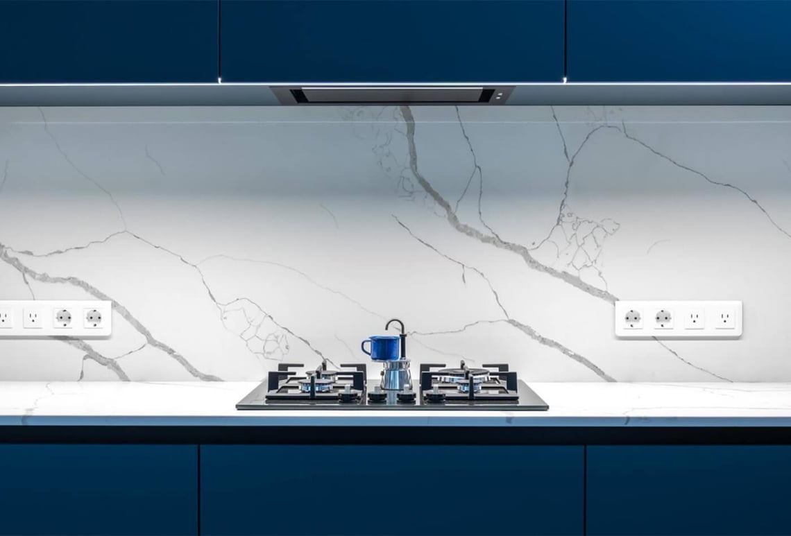 Matching Worktop and Stone Hob Splashback