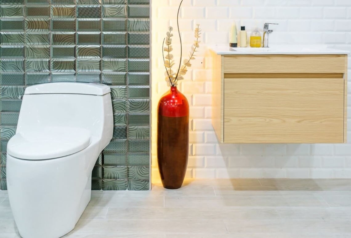 Should Tiles in a Toilet Match the Bathroom? 