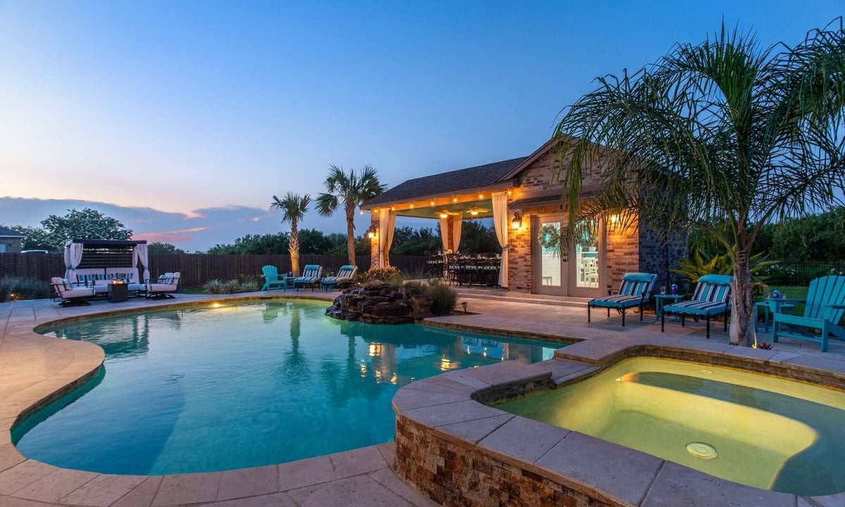 Riviera Outdoor Decor, Outdoor Showroom, Field Test, Outdoor Kitchens, Furniture for durability in coastal  conditions