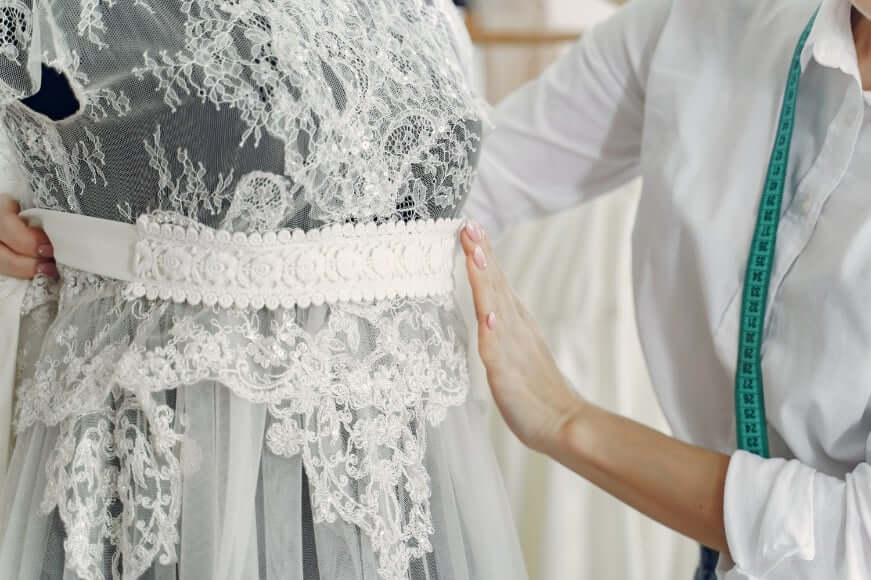 Why Quiet Luxury Lace Looks “Still—Yet Expensive”