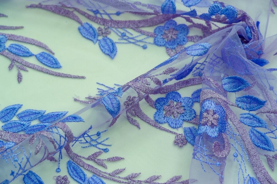 Why Quiet Luxury Lace Looks “Still—Yet Expensive”