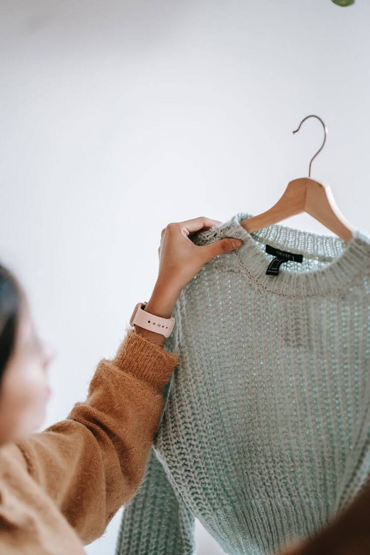 From Fast Fashion to a Smart Wardrobe: What Kind of Clothes Should Modern Consumers Buy?