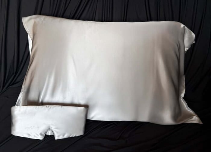 SHEEX Mulberry Silk Sleep Mask & Pillowcase