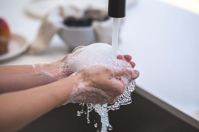 Clear your acne by establishing healthy cleansing habits