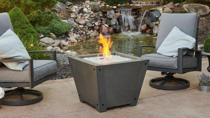 Complete Guide To Choosing and Setting Up a Backyard Fire Pit or Table