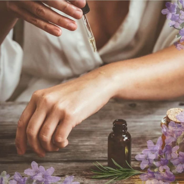 🌿 Lag din egen naturlige sommerparfyme med eteriske oljer