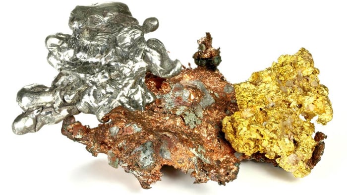 Which Precious Metals Should You Choose For your Engagement Ring?