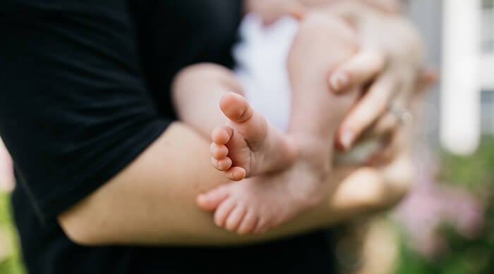 Can You Drink Wine While Breastfeeding?