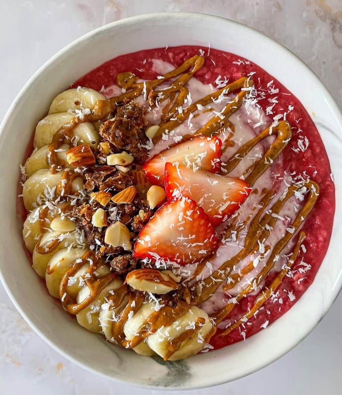 Strawberries & Cream Oats (High-Protein, No Added Sugar!)