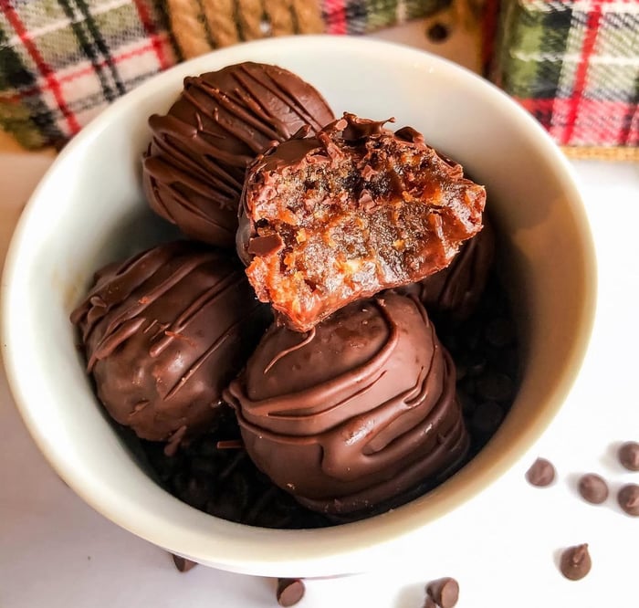 The Healthiest Gingerbread Truffles