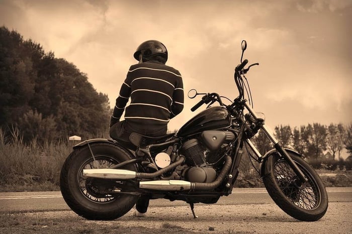 7 Things You Should Never Do While Riding a Motorcycle