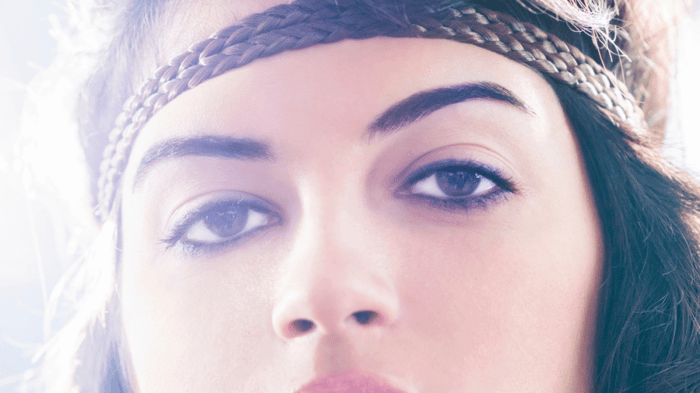 Will Headbands Make the 2021 Fashion Trends List?