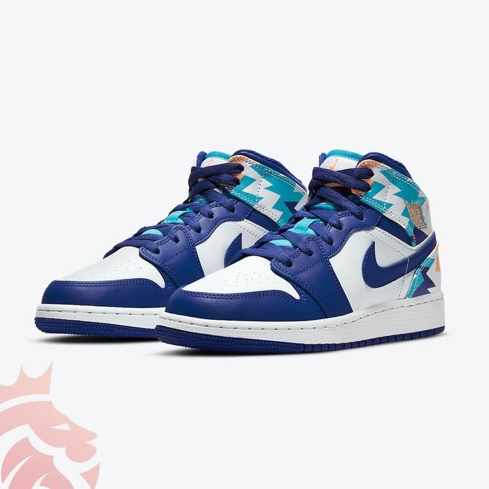 スニーカー JORDAN BRAND AIR JORDAN 1 MID (GS) / Amazon.com | Jordan Boy's Air 1 Mid GS Sneaker, Black/Fire