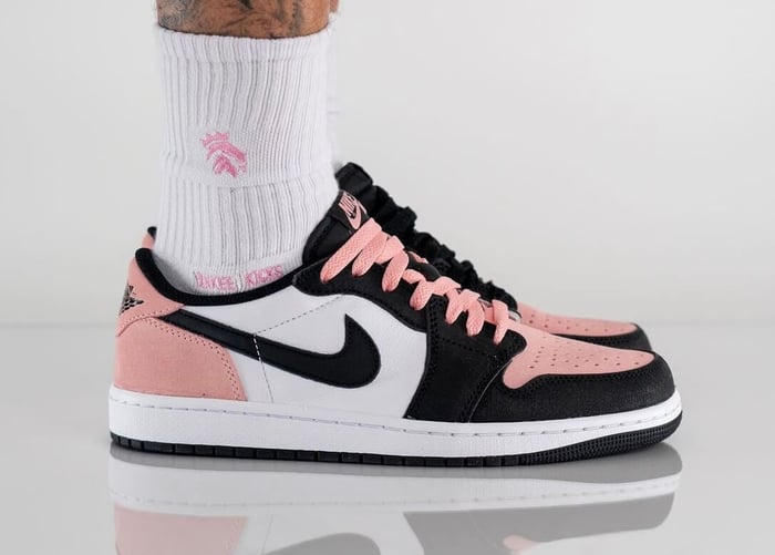Amazon.com | Nike boys Air Jordan 1 Mid Sneaker, Black