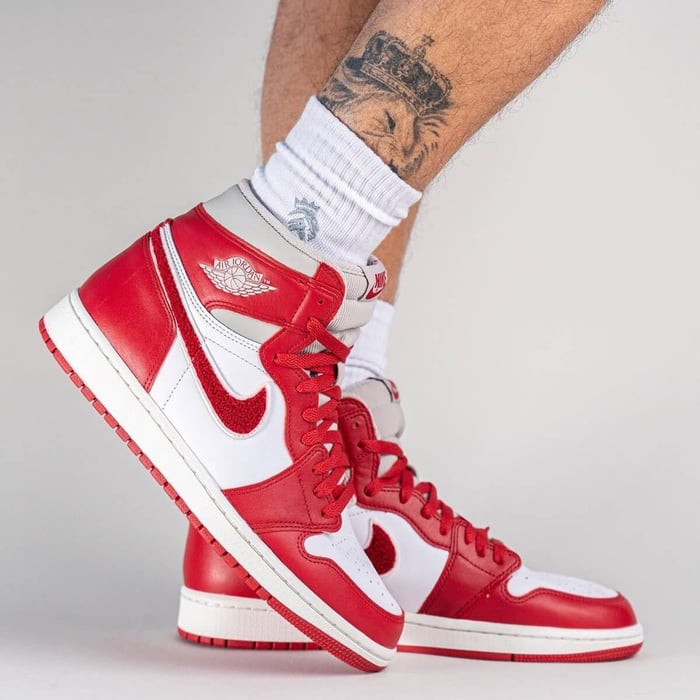 Jordan 1 Retro High OG Varsity Red (W) – YankeeKicks Online