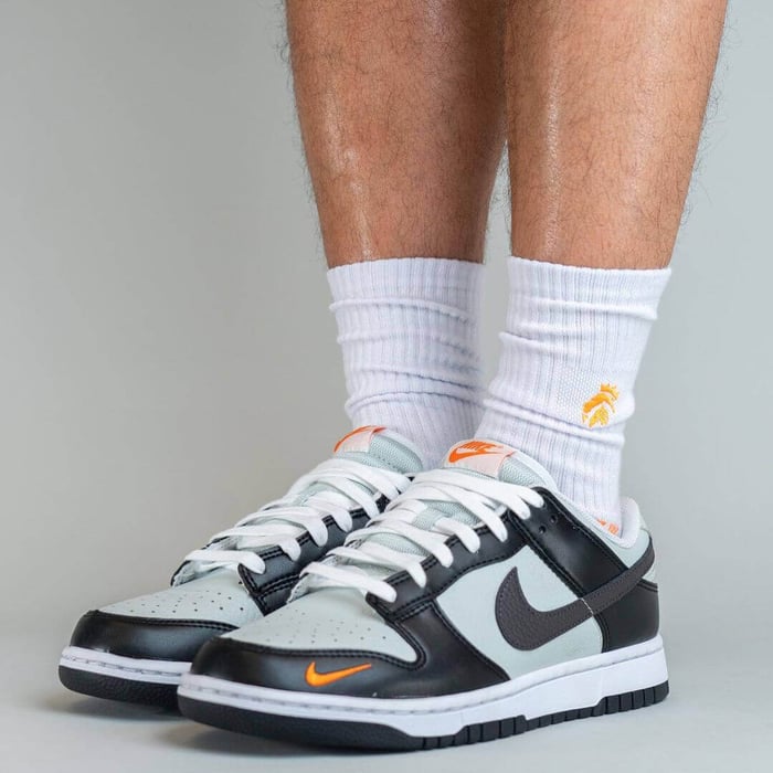 Dunk Low Mini Swoosh