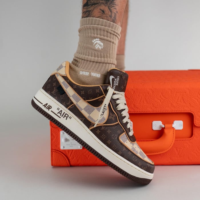 How to Invest in Sneakers!  (Make over $100,000 a year)