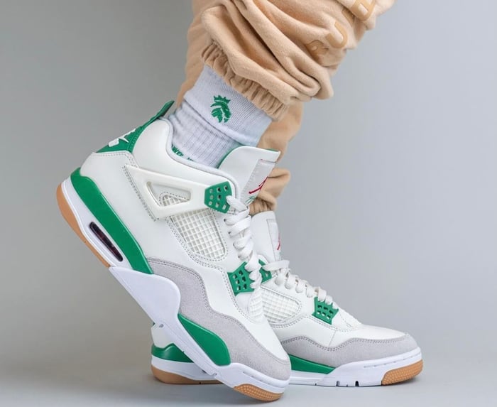 Nike SB x Air Jordan 4