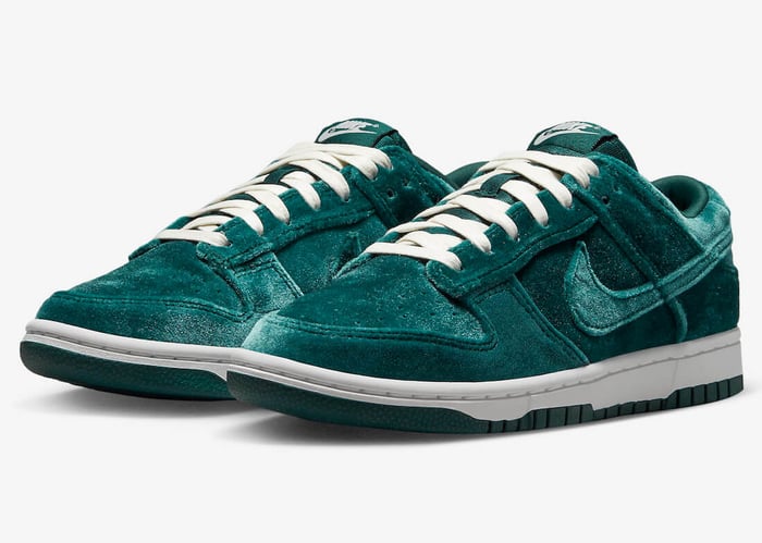 Nike Dunk Low “Green Velvet“
