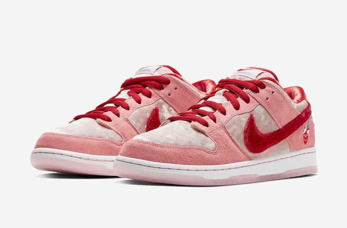 Nike SB Dunk Low StrangeLove Skateboards (Regular Box